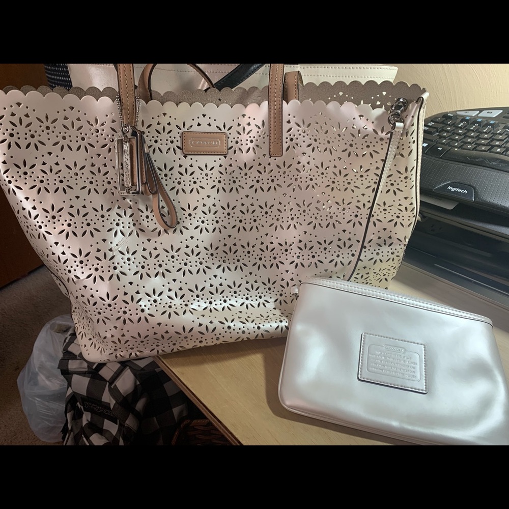 Coach tote with wristlet - pearl color